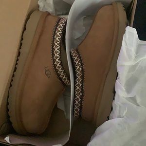 Brand New kid ugg slides